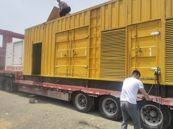 玉屏除了负载情况和发动机维护，还有哪些因素会影响 200kw 柴油发电机的油耗？
