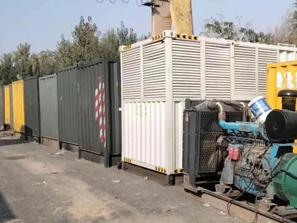 玉屏200KW柴油发电机机组每小时油耗是多少？